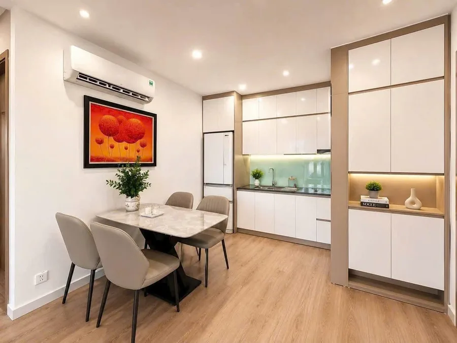 Bếp và bàn ăn trong căn hộ 2PN cho thuê tại khu đô thị Tây Mỗ
